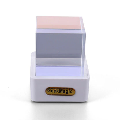 Holographic Crystal Cube